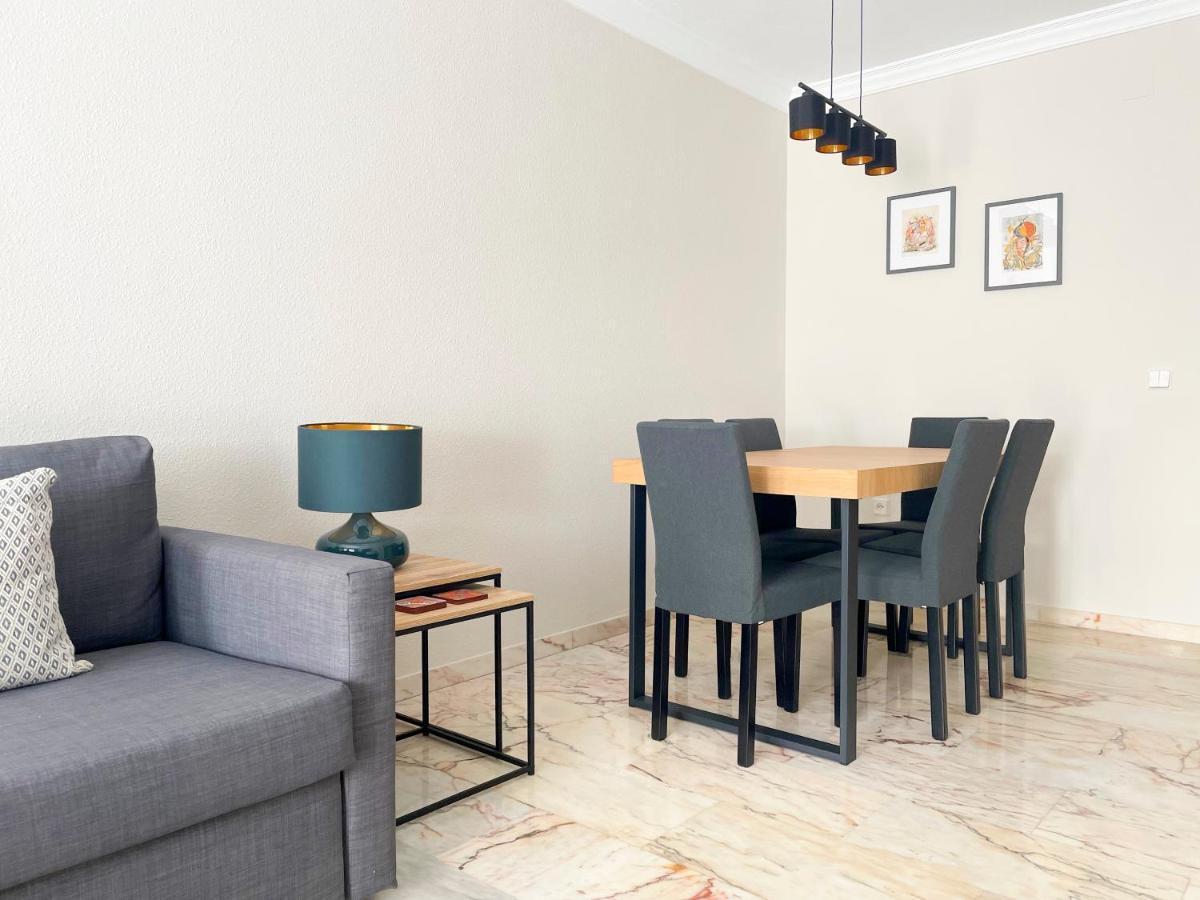Apartament Holidays2Malaga Tomas De Echeverria 150 Mts To Beach & High Speed Wifi & Parking Zewnętrze zdjęcie