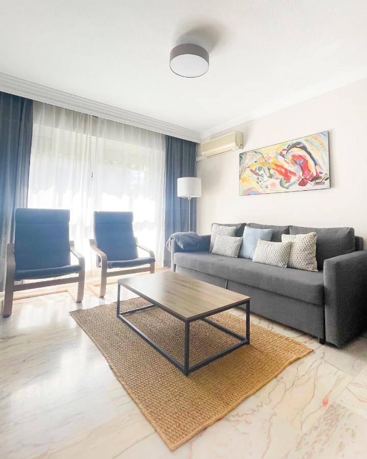 Apartament Holidays2Malaga Tomas De Echeverria 150 Mts To Beach & High Speed Wifi & Parking Zewnętrze zdjęcie