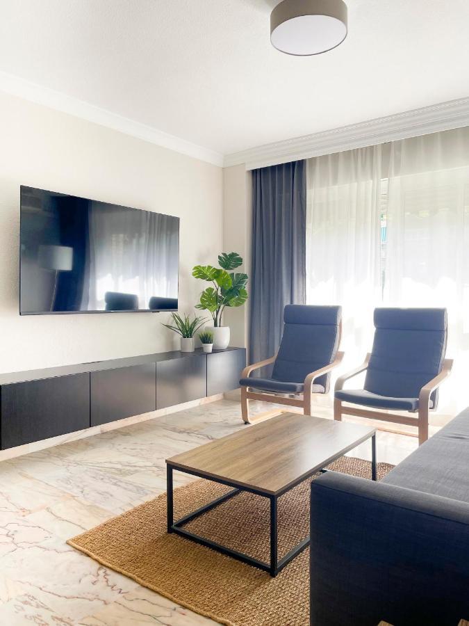 Apartament Holidays2Malaga Tomas De Echeverria 150 Mts To Beach & High Speed Wifi & Parking Zewnętrze zdjęcie