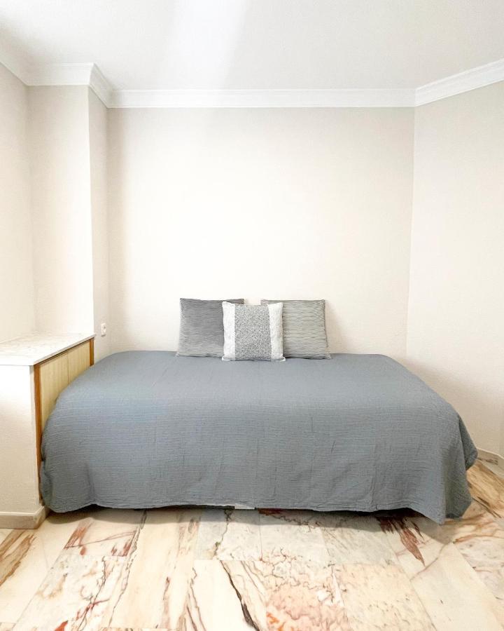 Apartament Holidays2Malaga Tomas De Echeverria 150 Mts To Beach & High Speed Wifi & Parking Zewnętrze zdjęcie