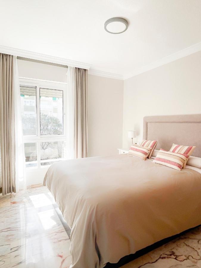 Apartament Holidays2Malaga Tomas De Echeverria 150 Mts To Beach & High Speed Wifi & Parking Zewnętrze zdjęcie