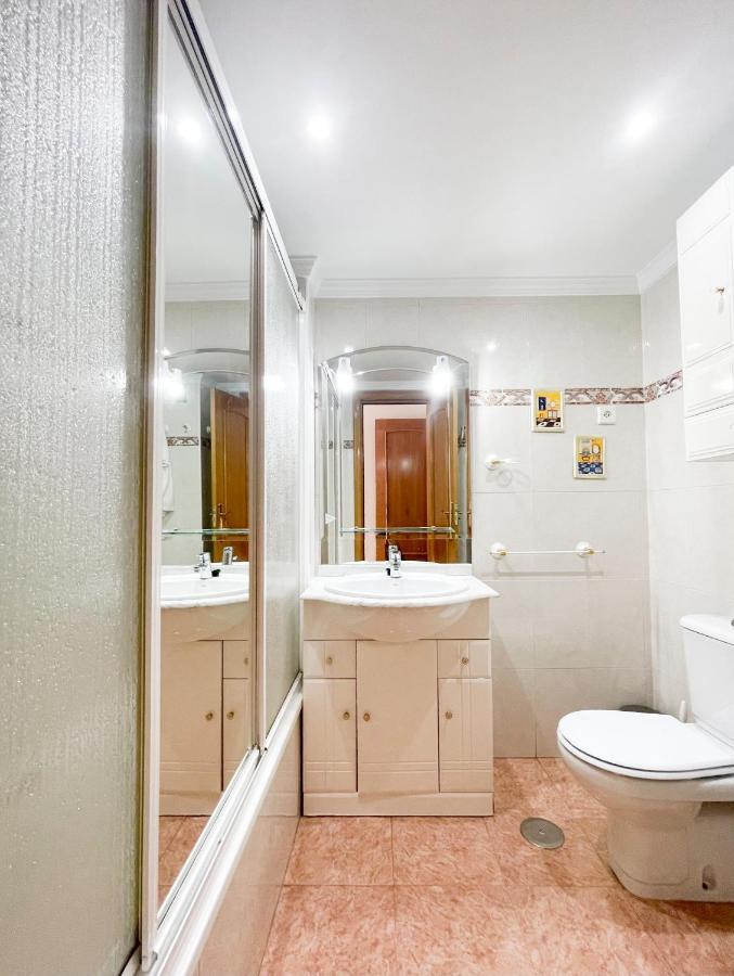 Apartament Holidays2Malaga Tomas De Echeverria 150 Mts To Beach & High Speed Wifi & Parking Zewnętrze zdjęcie