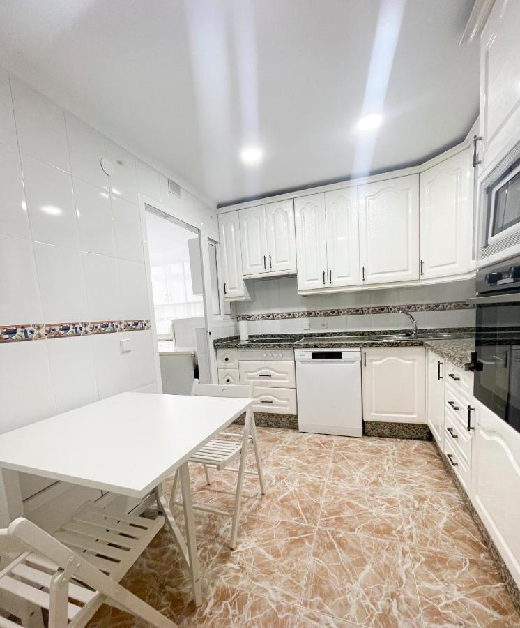 Apartament Holidays2Malaga Tomas De Echeverria 150 Mts To Beach & High Speed Wifi & Parking Zewnętrze zdjęcie